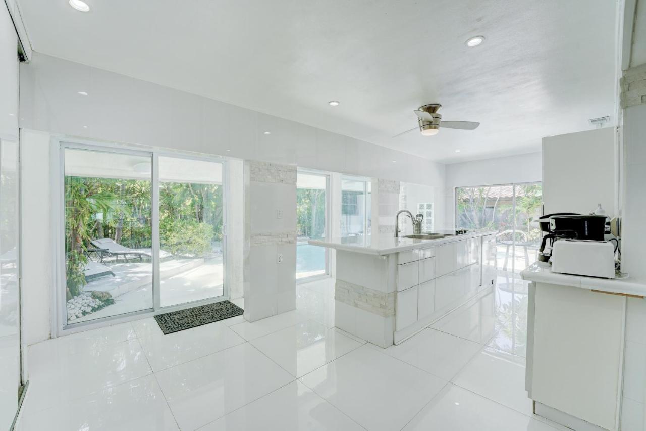 Luxury Tropical Oasis! Huge Saltwater Pool! 1 Mile To Beach! Villa Fort Lauderdale Eksteriør billede