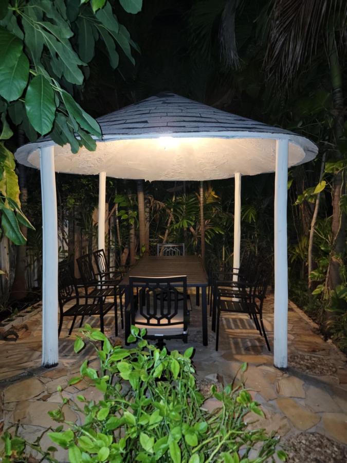 Luxury Tropical Oasis! Huge Saltwater Pool! 1 Mile To Beach! Villa Fort Lauderdale Eksteriør billede
